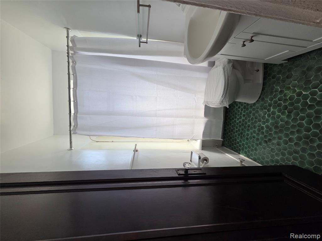 870 SEWARD Street, Detroit, MI 48202 — Photo 10