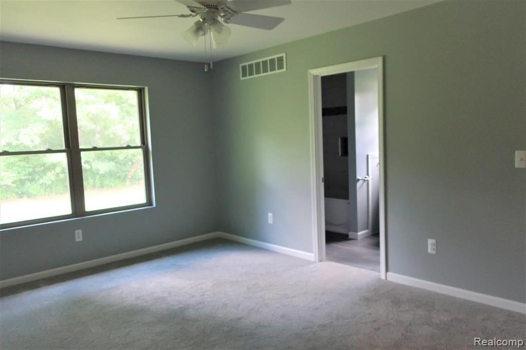 26020 Martinsville Road, Belleville, MI 48111 — Photo 23