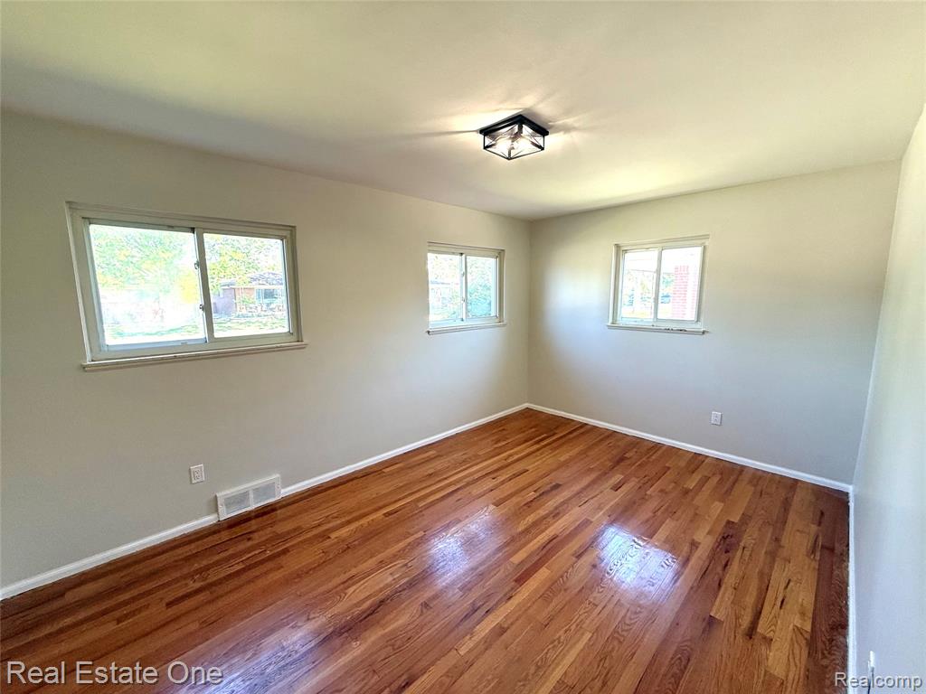 6810 Rosemary Street, Dearborn Heights, MI 48127 — Photo 5