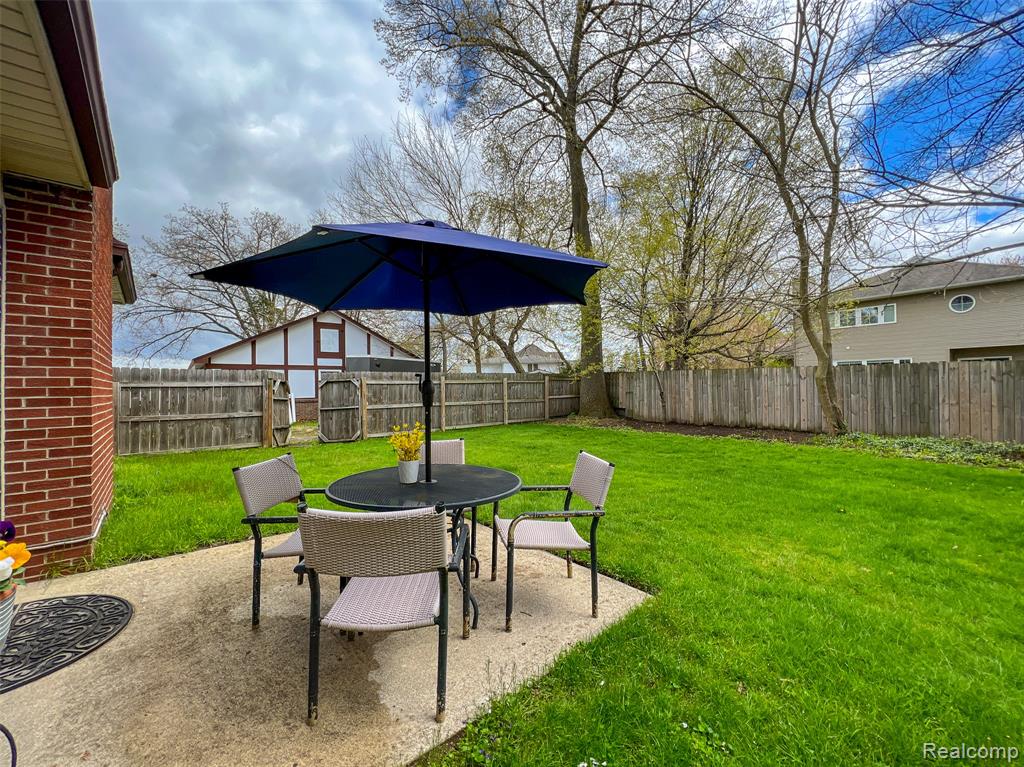 8603 Hibbing Street, Commerce Twp, MI 48382 — Photo 16