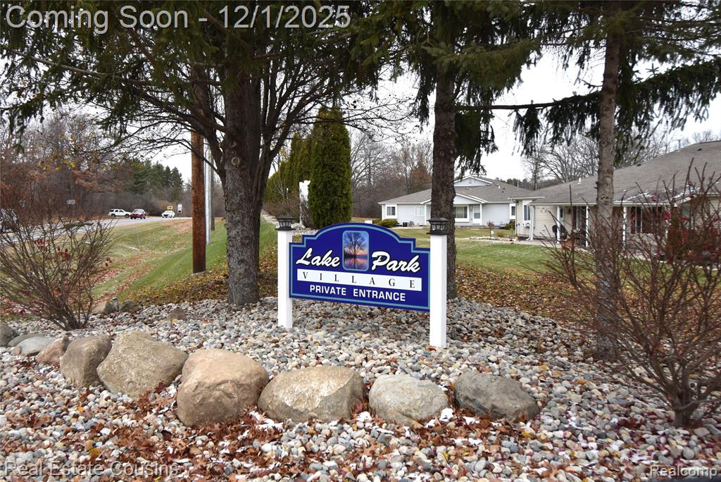 9562 Woodside Circle, Grand Blanc, MI 48439 — Photo 24