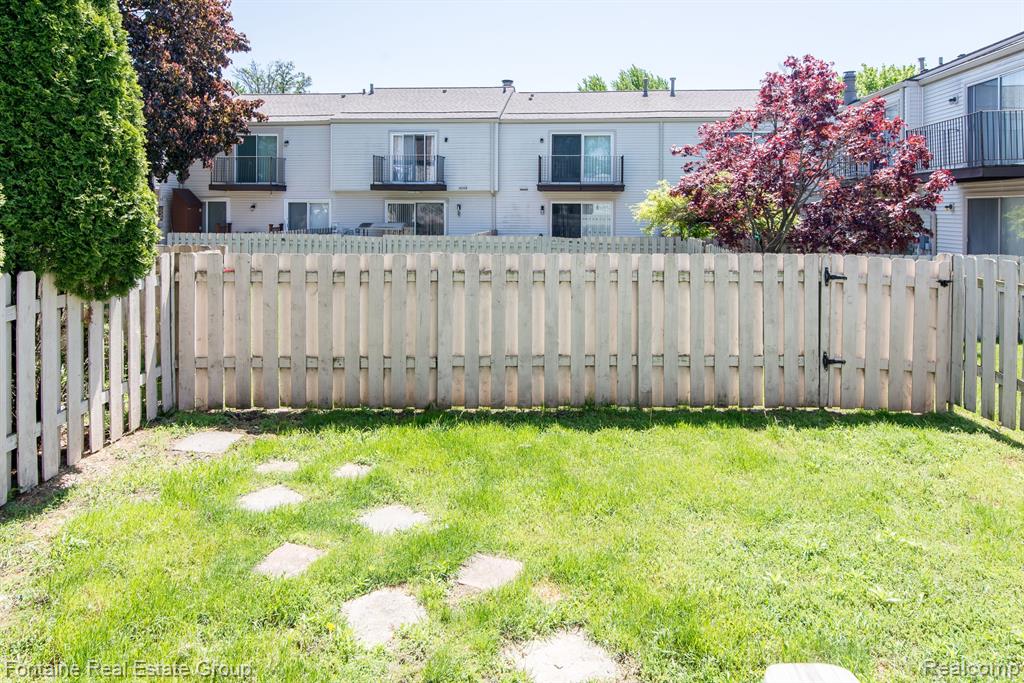 24606 BASHIAN Drive, Novi, MI — Photo 28