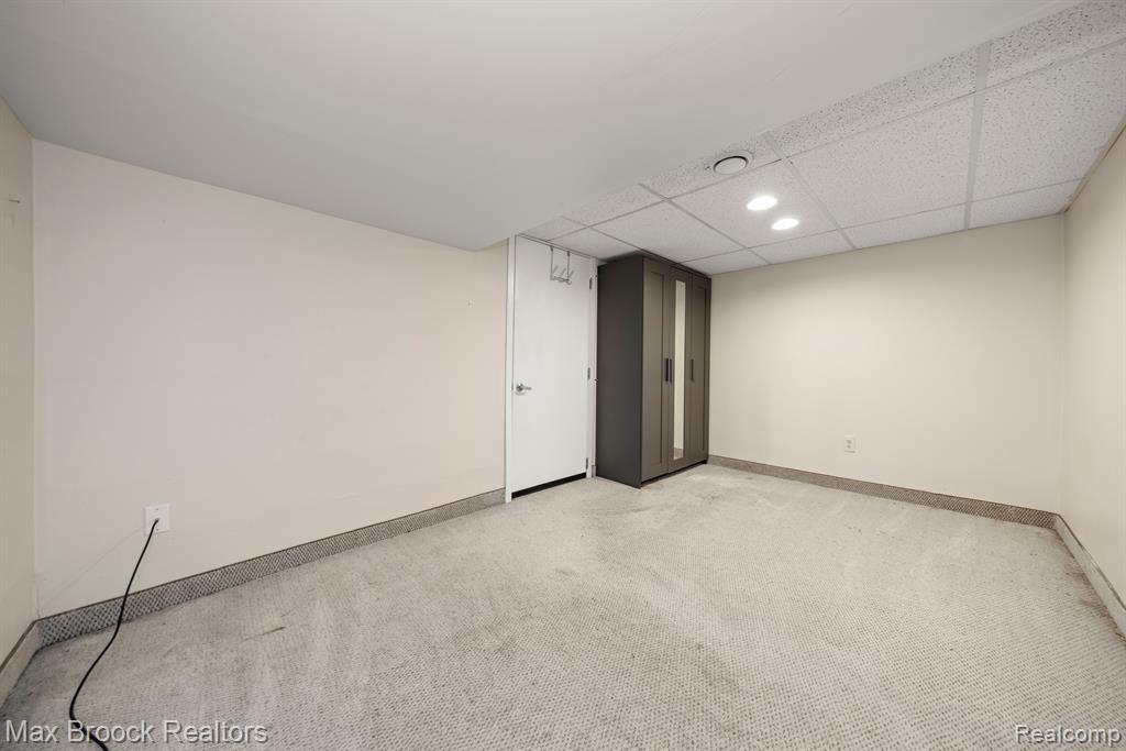 5547 MAPLE LEAF Court, West Bloomfield, MI — Photo 44
