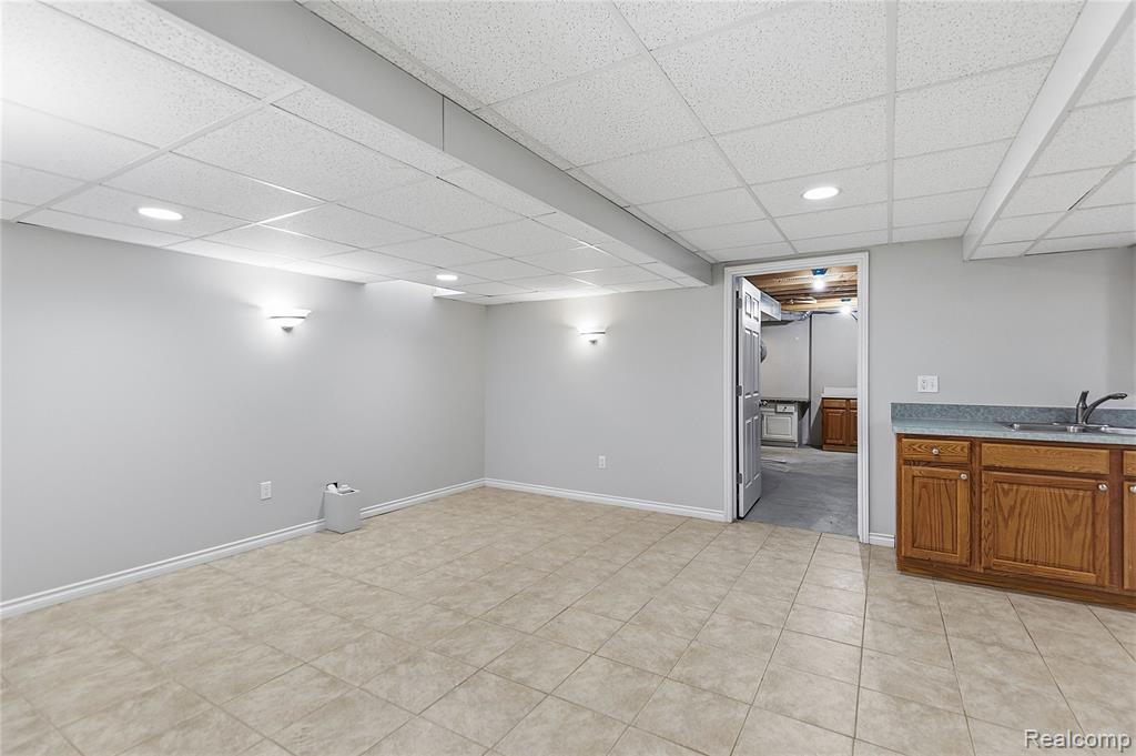 49783 Golden Park Drive, Utica, MI 48315 — Photo 52