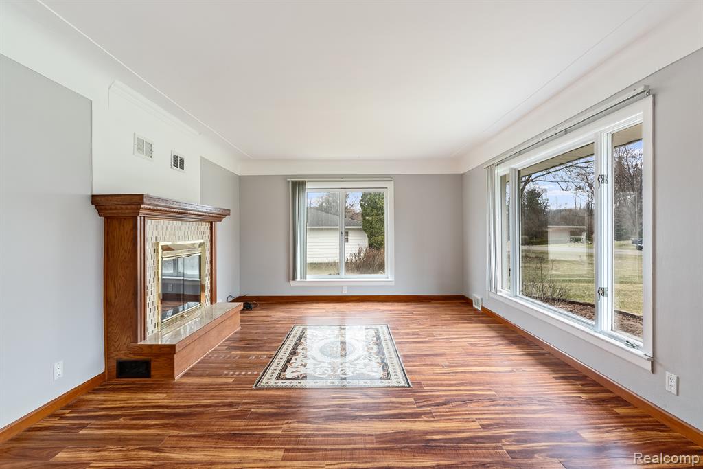 724 NICHOLS Road, Auburn Hills, MI 48326 — Photo 8