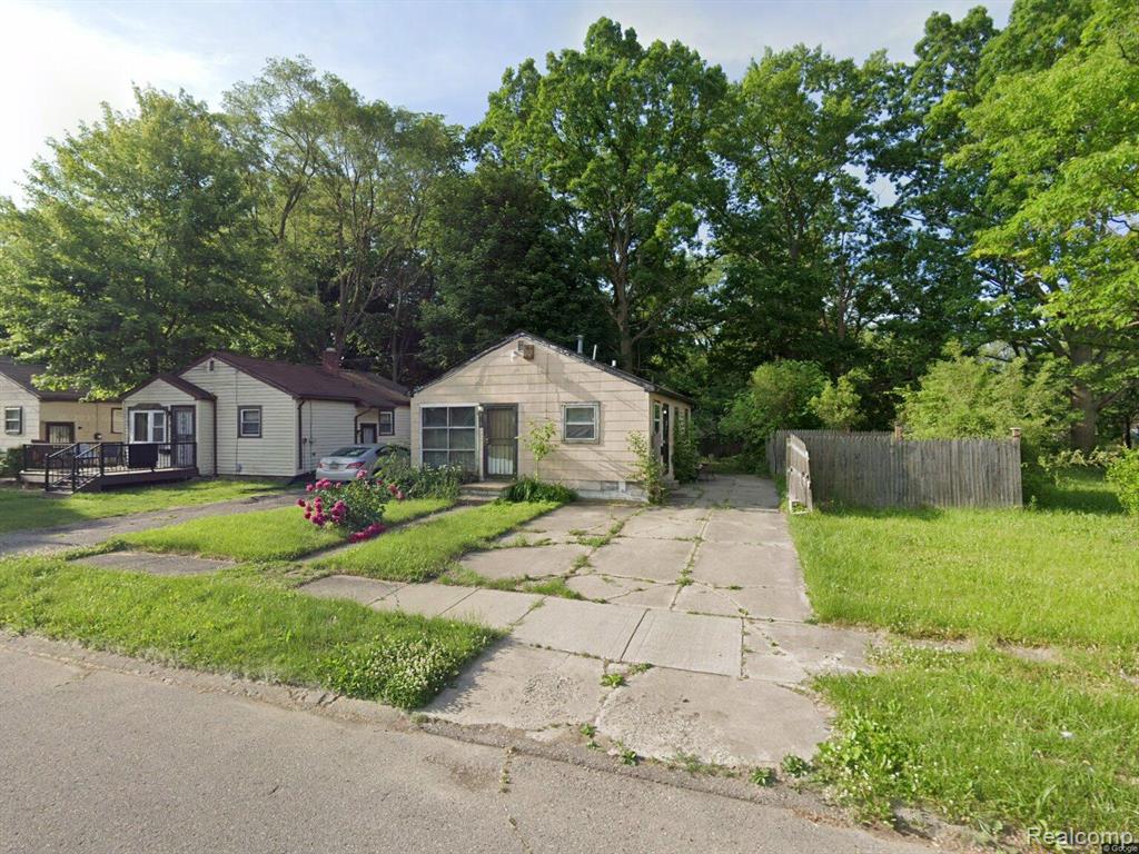 313 W Ruth Avenue, Flint, MI 48505