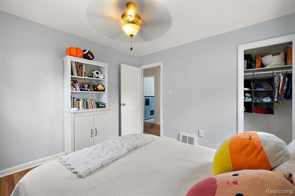 904 N DORCHESTER Avenue, Royal Oak, MI 48067 — Photo 17