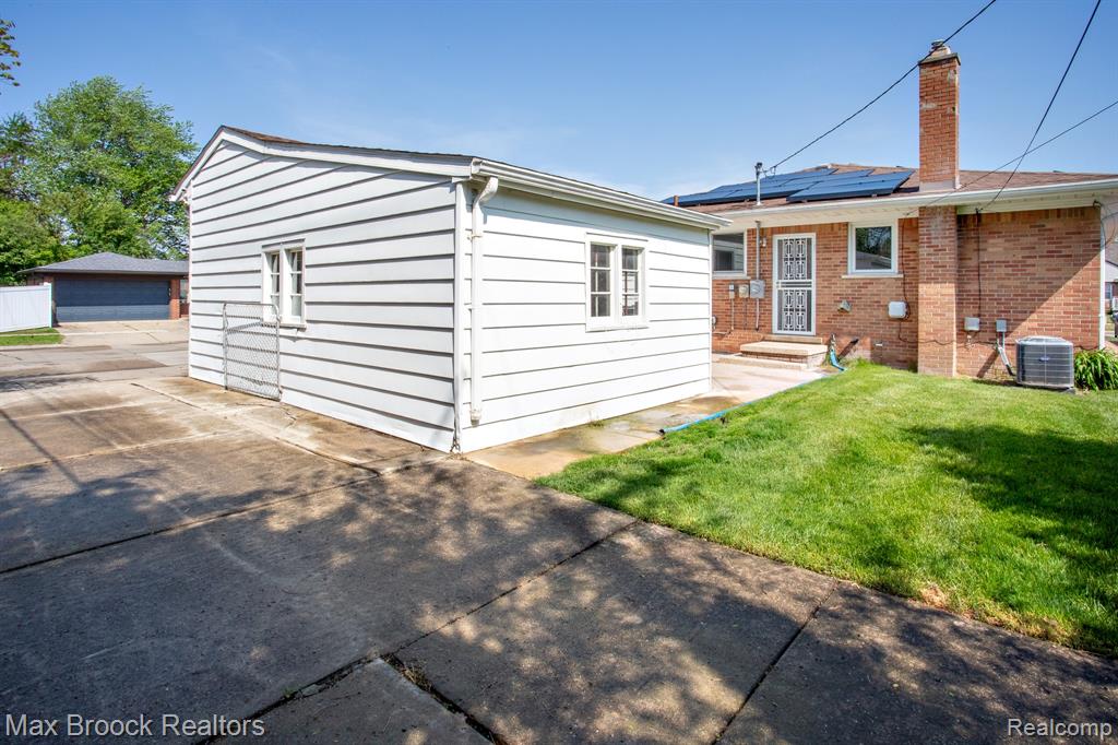 14271 Lincoln Street, Oak Park, MI 48237 — Photo 45