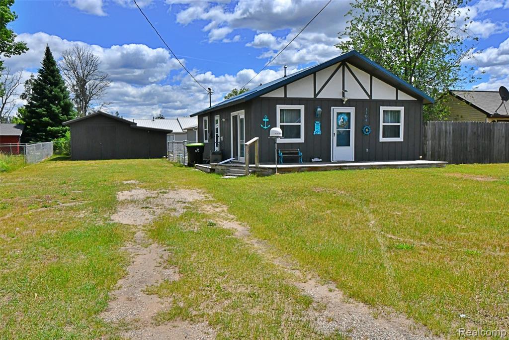 1104 Tanglewood Drive, St. Helen, MI 48656