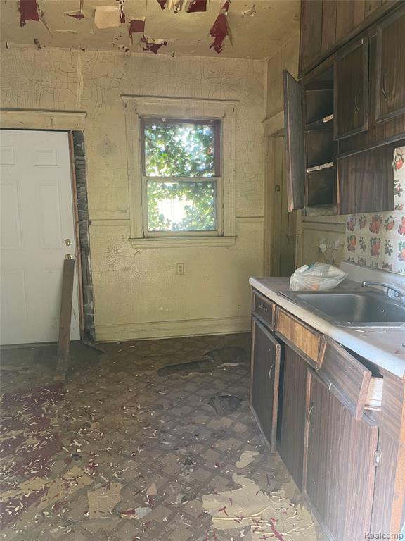 9385 Dorchester Street, Detroit, MI 48214 — Photo 6