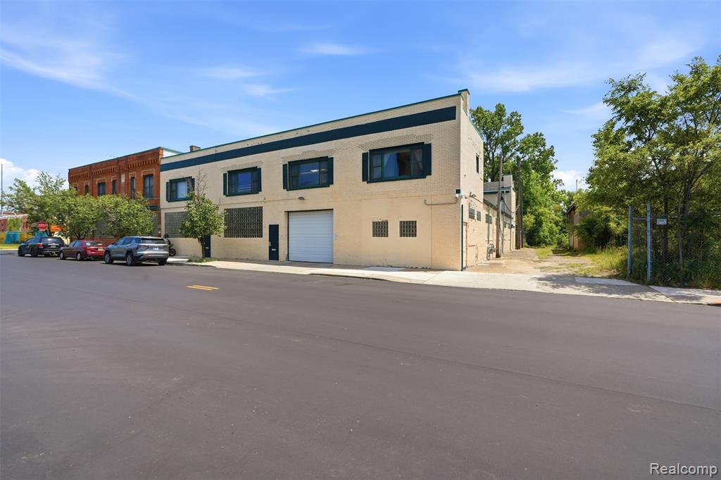 436 E Milwaukee Street - Photo 3