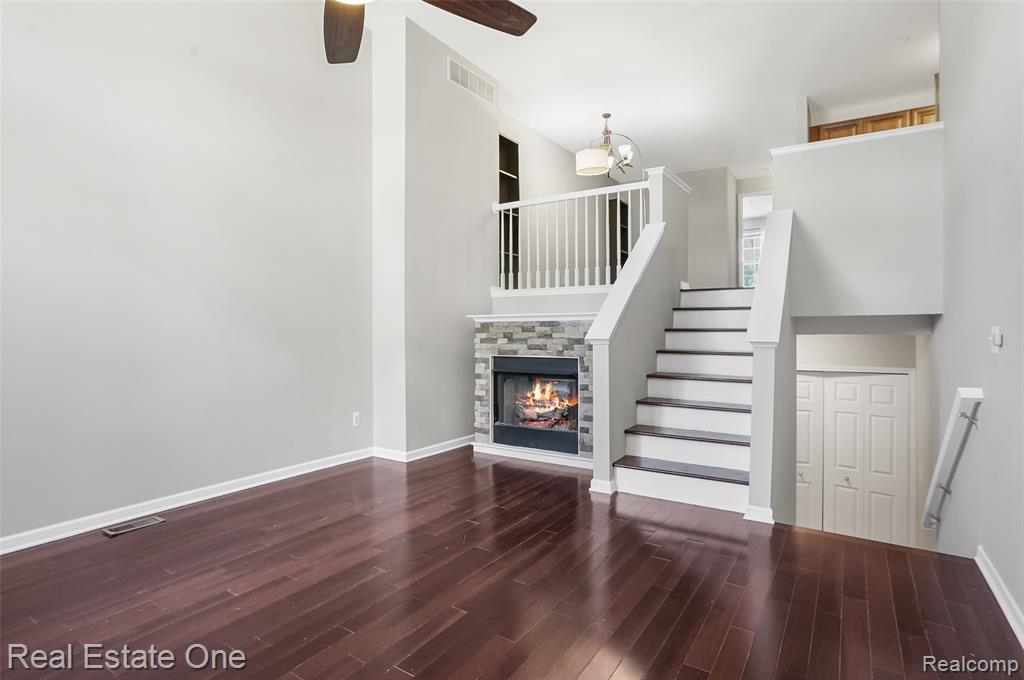 464 Old Pine Way, Walled Lake, MI 48390 — Photo 3