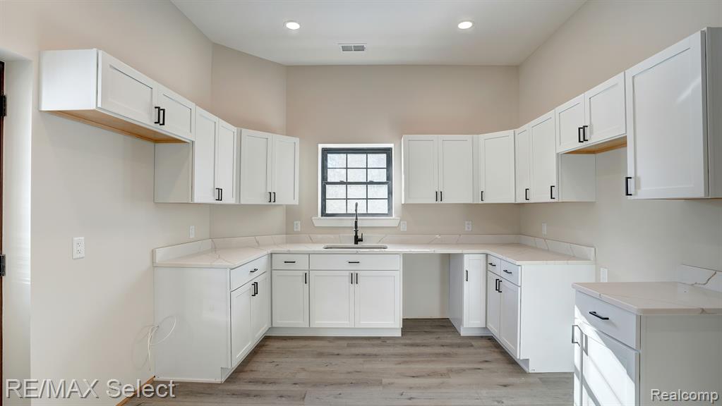 207 CLARENCE Street, Holly, MI 48442 — Photo 8