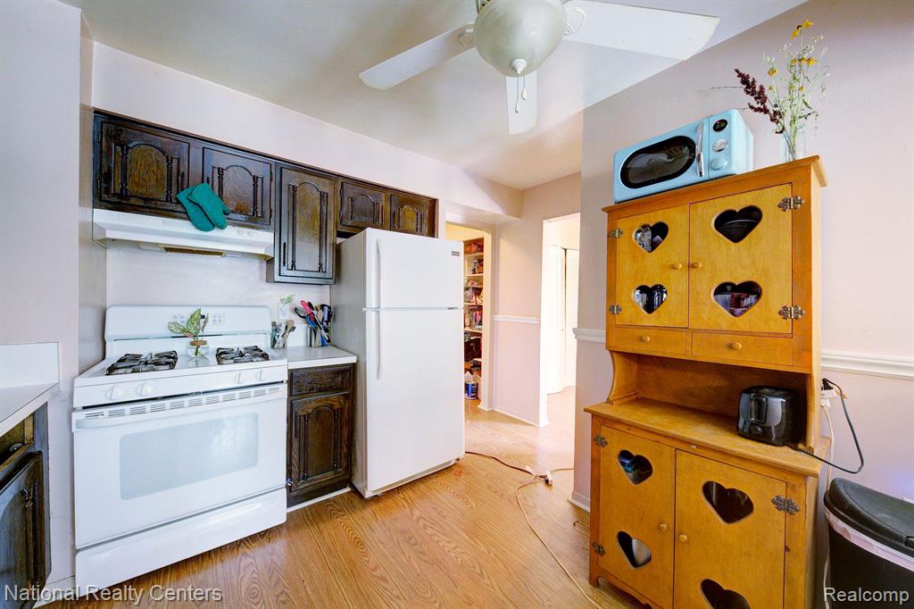 41702 BEDFORD Drive, Canton, MI 48187 — Photo 11