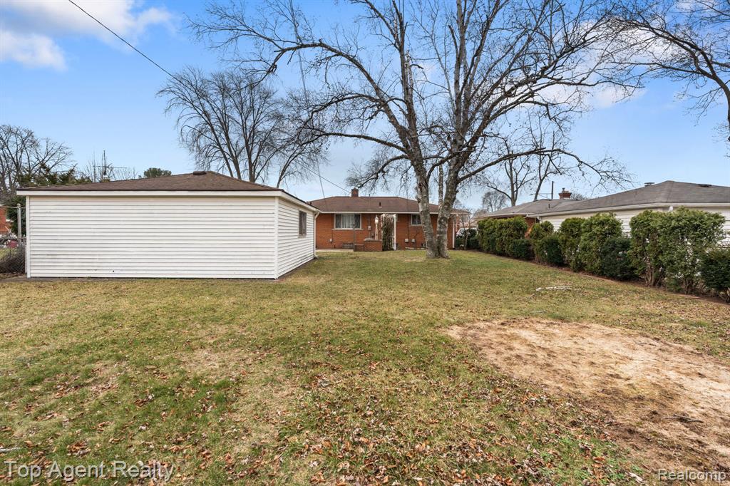 9001 Shannon Drive, Sterling Heights, MI 48314 — Photo 27