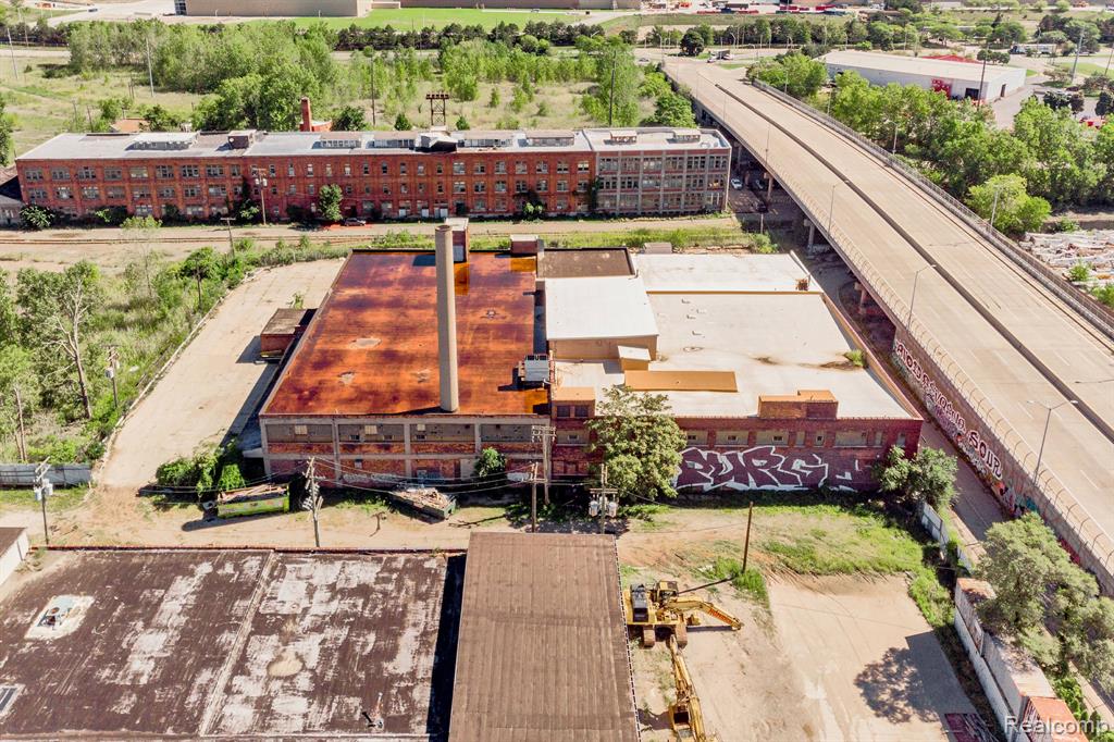 2600 E Grand Boulevard - Photo 4