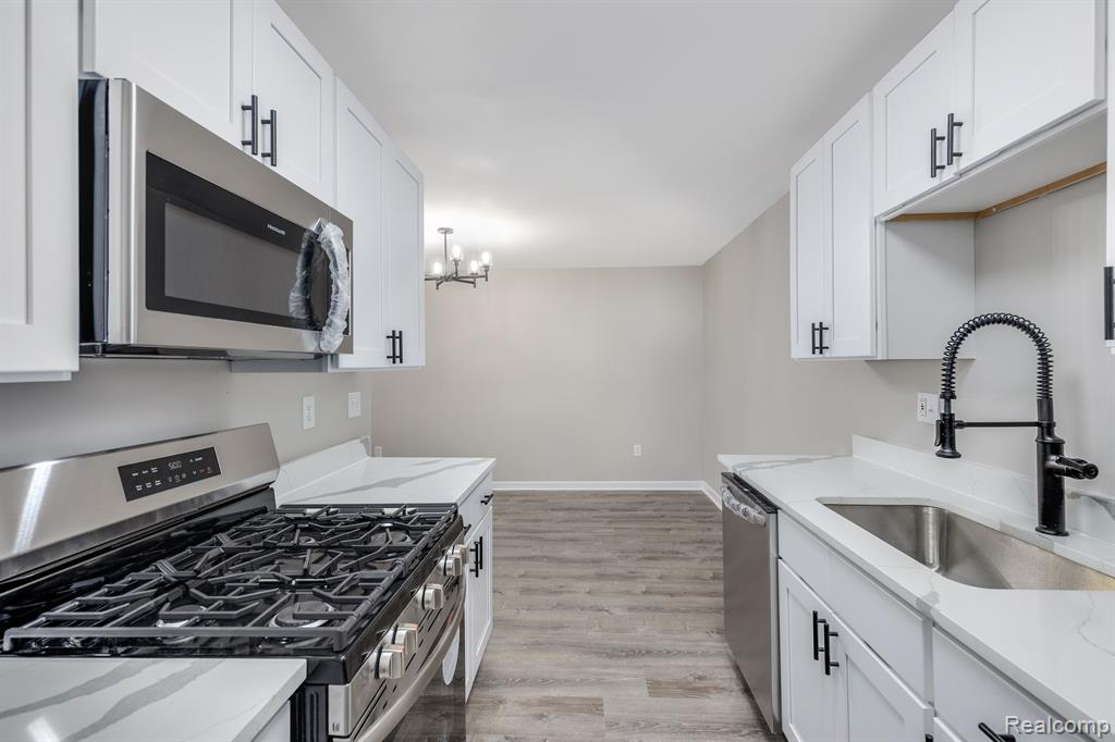 40440 NEWPORT Drive, Plymouth, MI 48170 — Photo 13