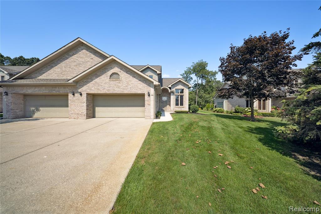 628 Olde Ivy Lane, Howell, MI 48843 — Photo 2