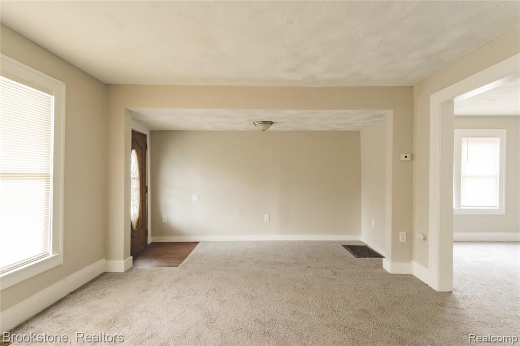 212 Sanderson Avenue, Pontiac, MI 48341 — Photo 4