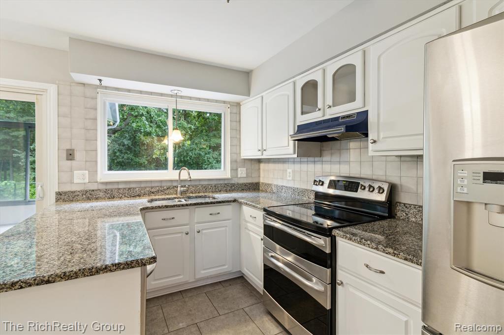 43101 LANCELOT Drive, Canton, MI 48188 — Photo 17