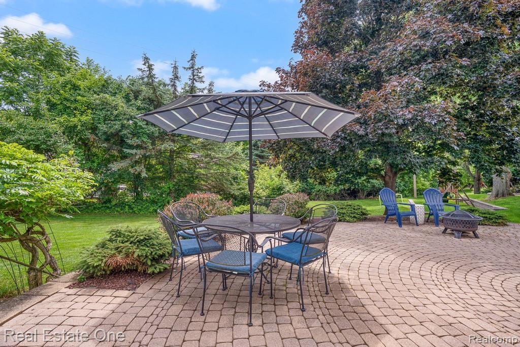 606 Whitney Drive, Rochester Hills, MI 48307 — Photo 36