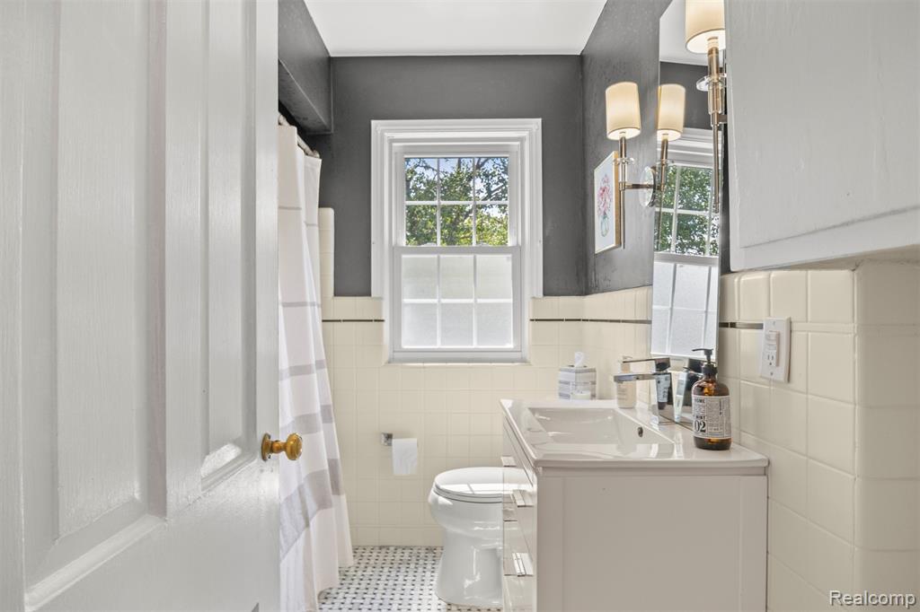 6 Berwick Lane, Dearborn, MI 48120 — Photo 19