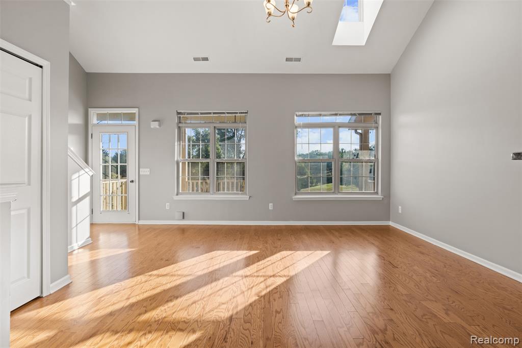 470 Old Pine Way, Walled Lake, MI 48390 — Photo 7