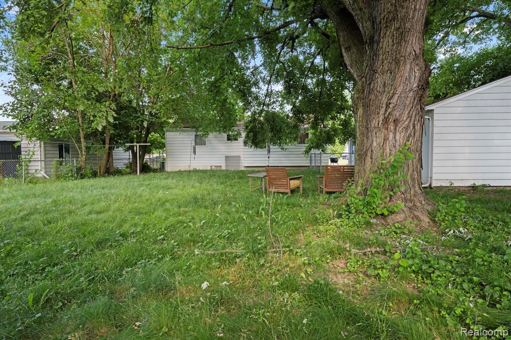 4436 Carmanwood Drive, Flint, MI 48507 — Photo 28