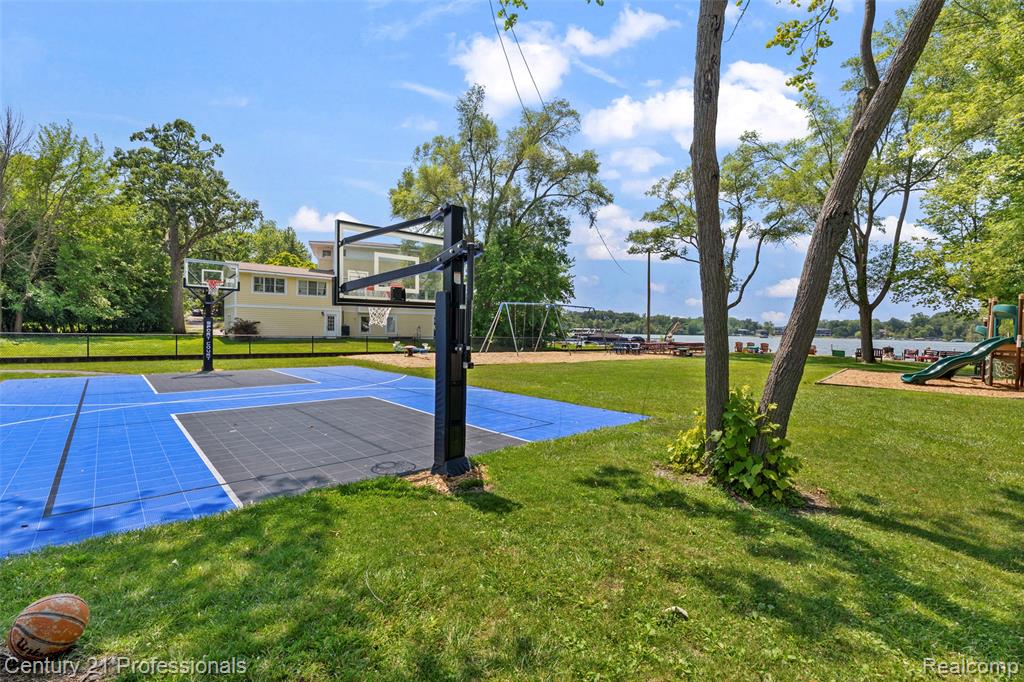 5135 Virgie Lane, West Bloomfield, MI 48324 — Photo 36