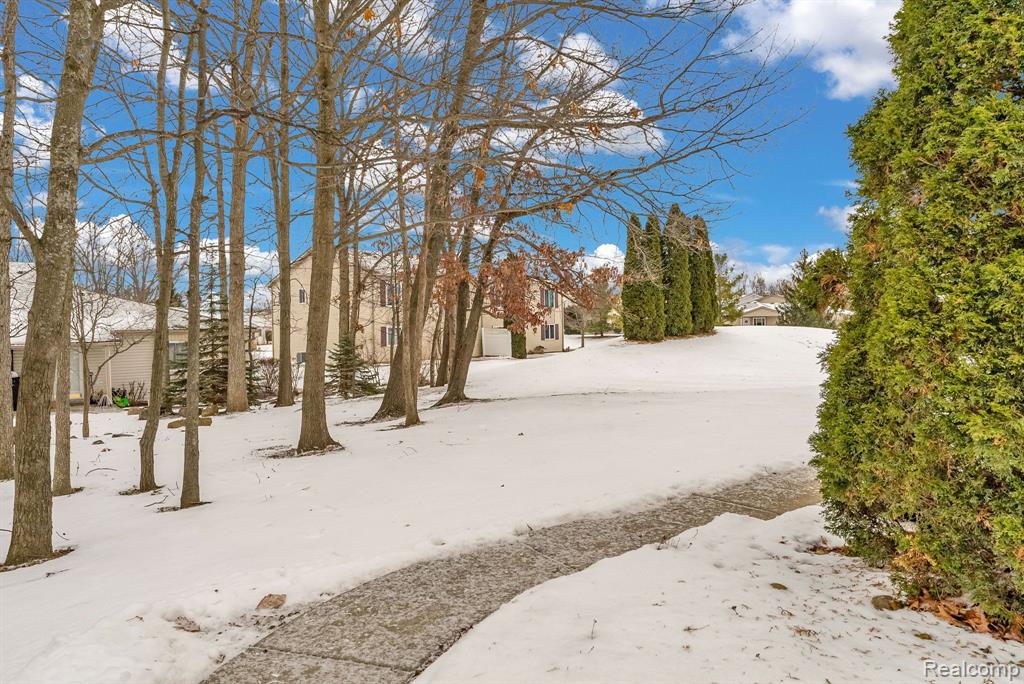 9447 FORESTVIEW Circle, Grand Blanc, MI 48439 — Photo 21