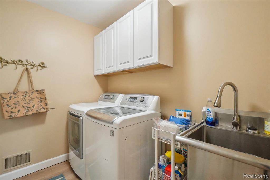 6847 HUBBARD Circle, Clarkston, MI 48348 — Photo 20