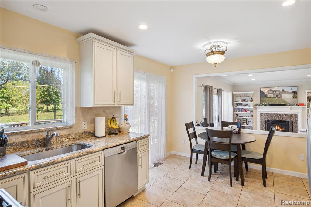 8979 BROUGHAM Drive, Sterling Heights, MI 48312 — Photo 11