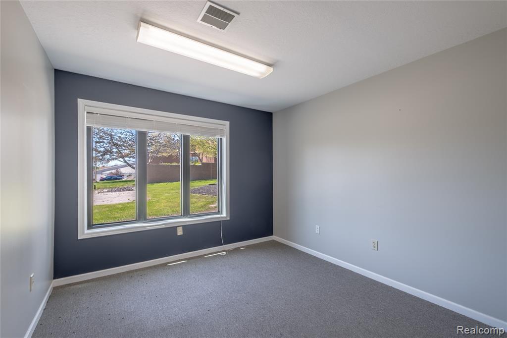 536 Perry Road, Grand Blanc, MI 48439 — Photo 11