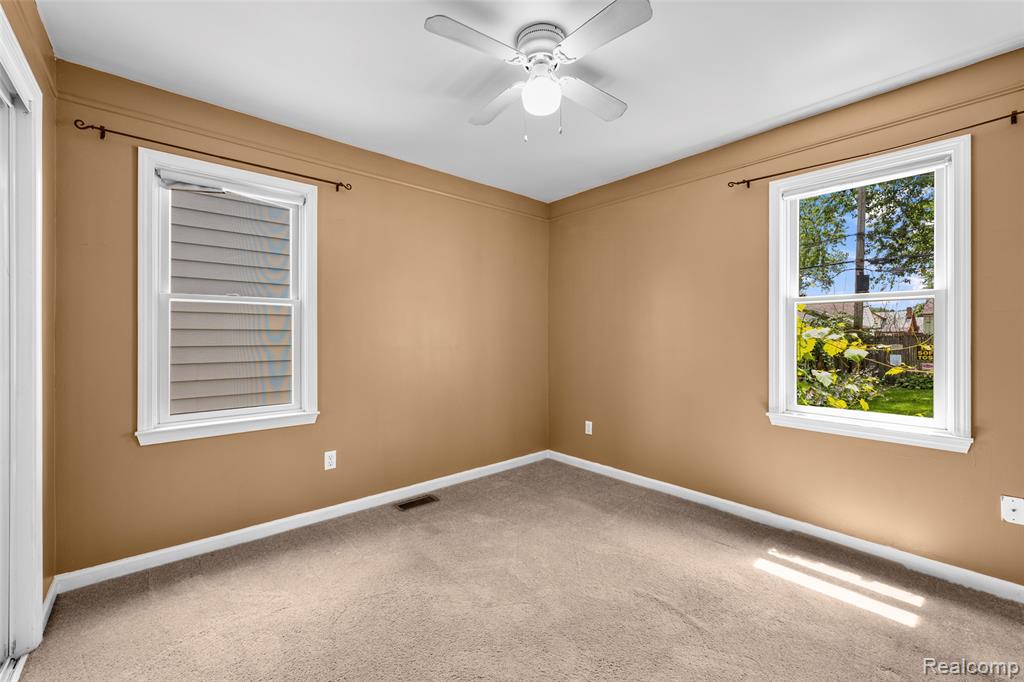 536 E Barrett Avenue, Madison Heights, MI 48071 — Photo 18