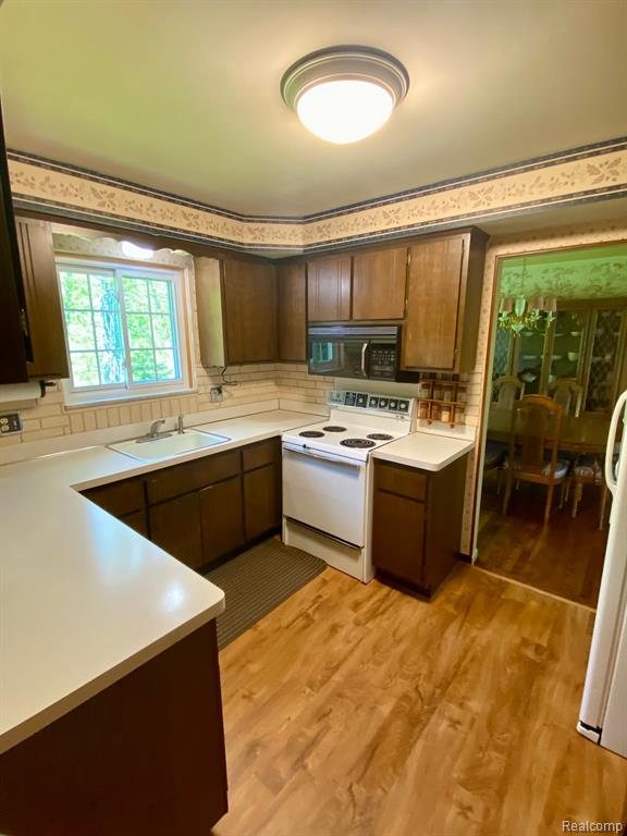 6643 GUILDFORD Drive, Shelby Twp, MI 48316 — Photo 12