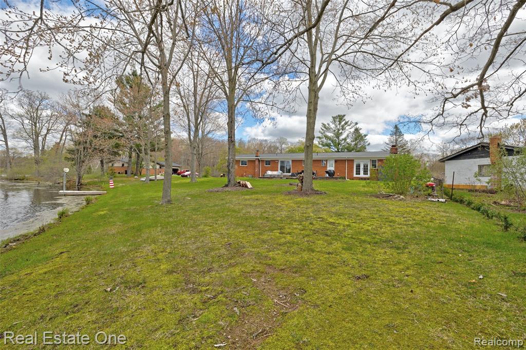 327 Coats Road, Lake Orion, MI 48362 — Photo 7