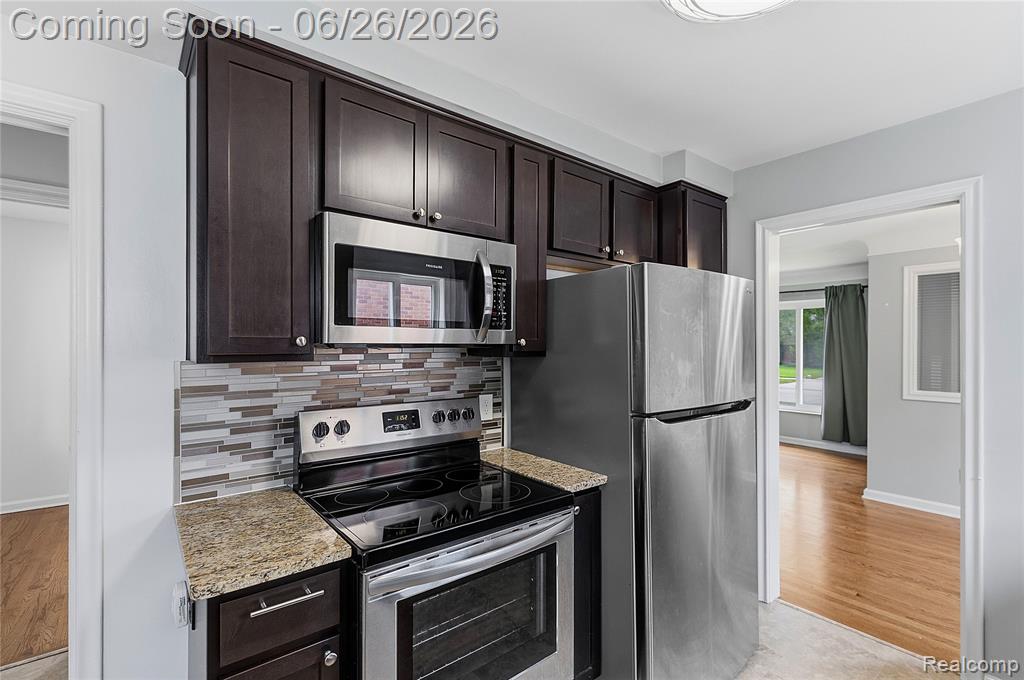 24671 Kenosha Street, Oak Park, MI 48237 — Photo 11