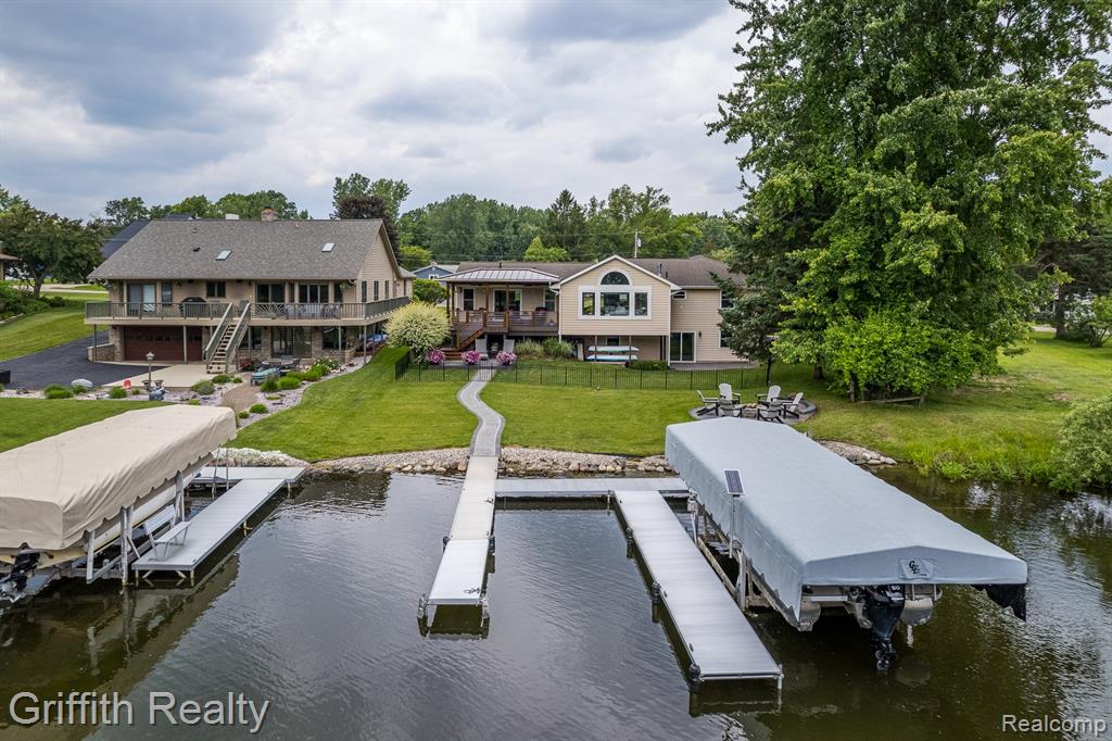 1158 Camelot Drive, Pinckney, MI 48169 — Photo 11