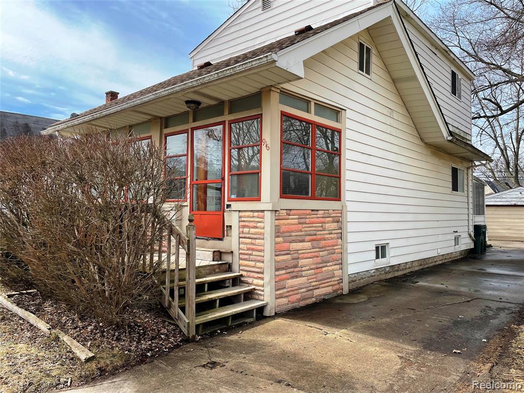 916 Owana Avenue, Royal Oak, MI 48067 — Photo 2