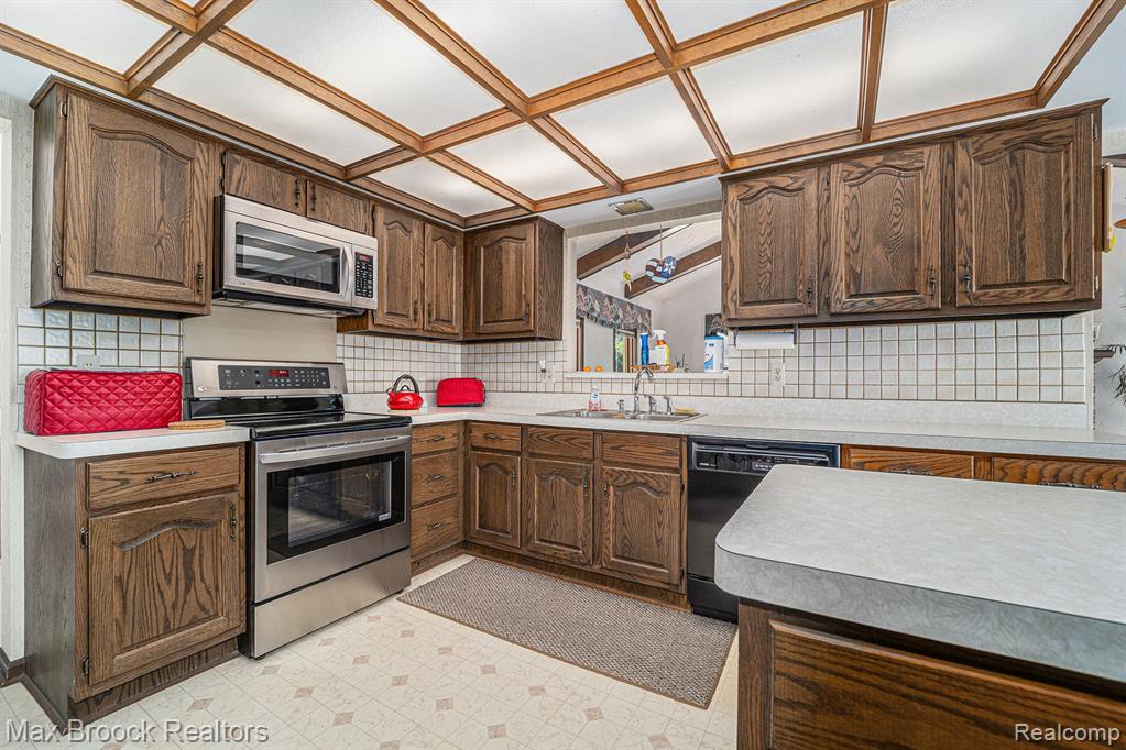 5242 CARDINAL Drive, Troy, MI 48098 — Photo 12