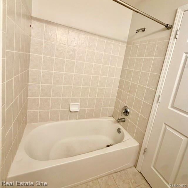 830 WOODHAVEN, Walled Lake, MI 48390 — Photo 12