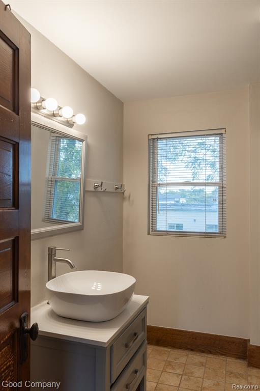 909 S Center Street, Royal Oak, MI 48067 — Photo 23
