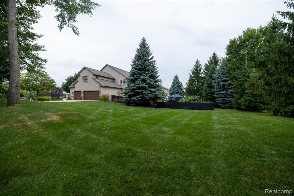 4910 Knollcrest Court, Commerce Twp, MI 48382 — Photo 53