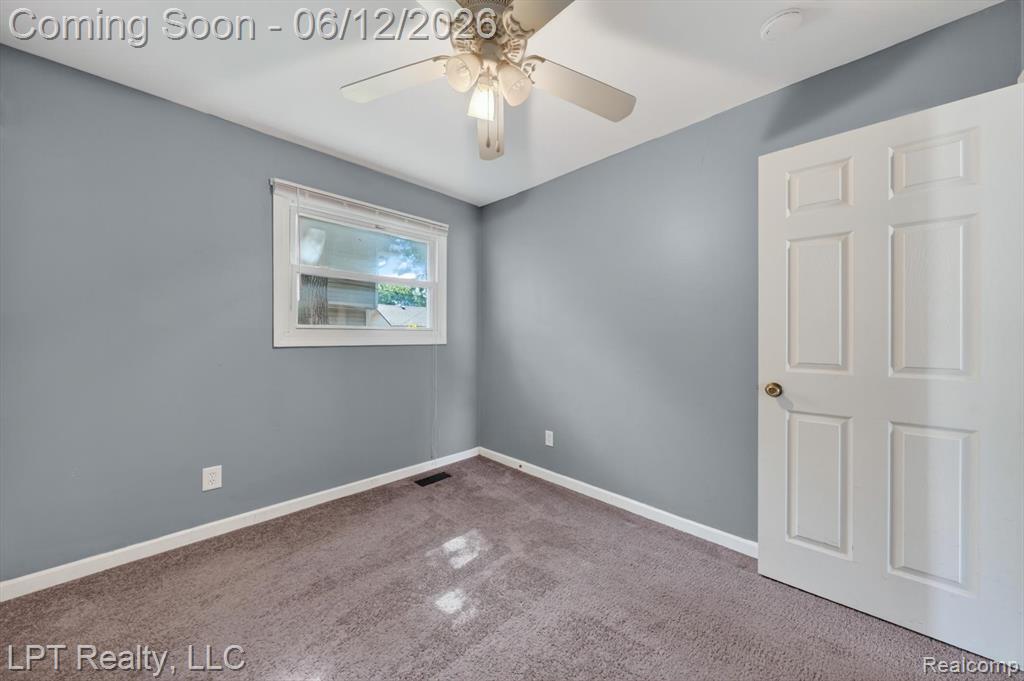 806 E Barrett Avenue, Madison Heights, MI 48071 — Photo 23
