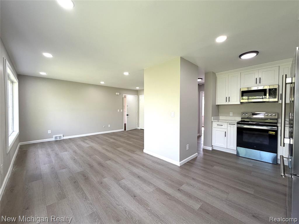 32718 Grand River Avenue, A4, Farmington, MI 48336 — Photo 4