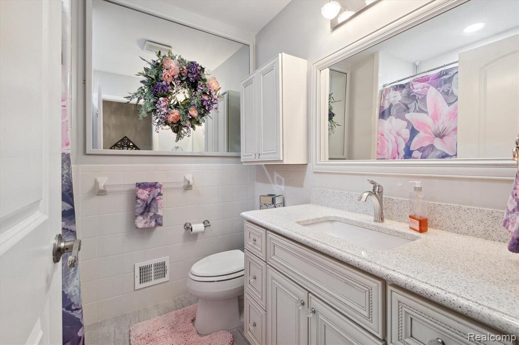24834 Olde Orchard Street, Novi, MI — Photo 21