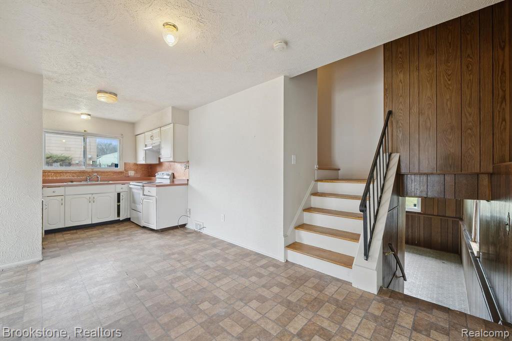 400 JOSLYN Avenue, Pontiac, MI 48342 — Photo 14