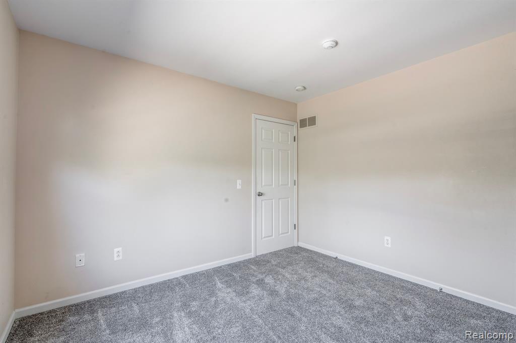 41211 N MAPLEWOOD Drive, Canton, MI 48187 — Photo 22