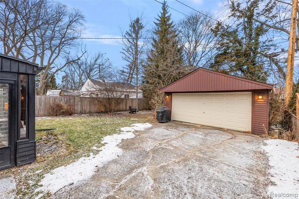 10024 Kingston Avenue, Huntington Woods, MI — Photo 27