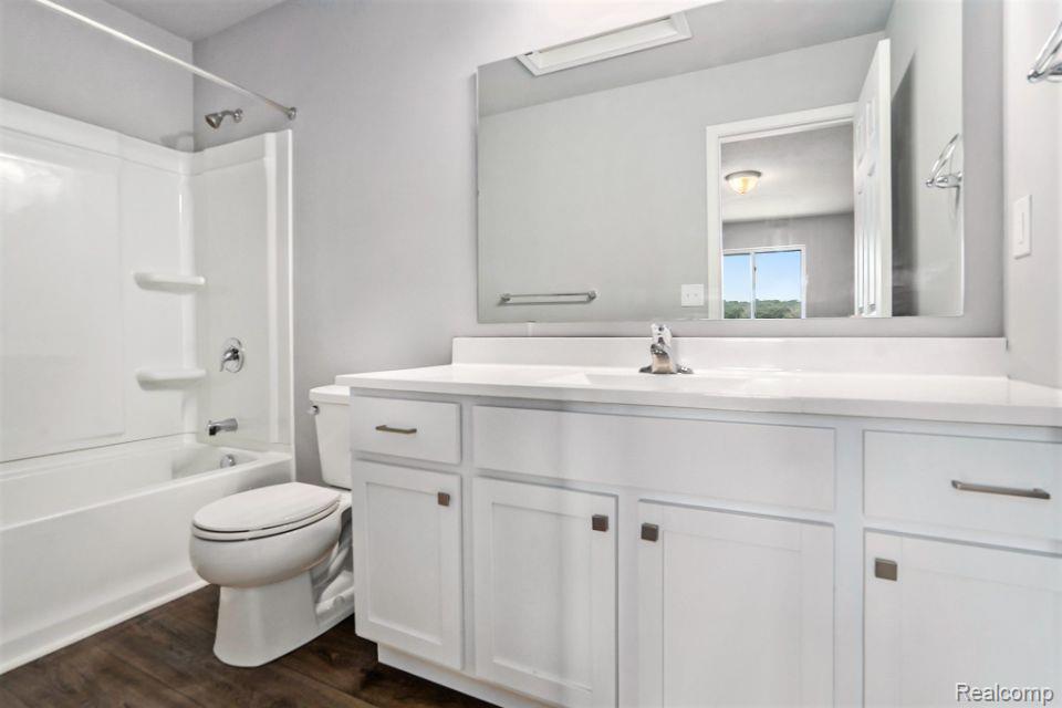 4421 Springmeadow Court, Burton, MI 48519 — Photo 17